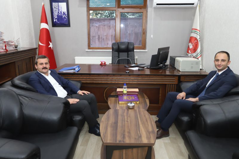 Kaymakamımız Sayın Mert KUMCU, ilçemize yeni atanan Cumhuriyet Savcısı Sayın Ahmet Turgay ÖZGÜLER’i ziyaret ederek hayırlı olsun dileklerini iletti.