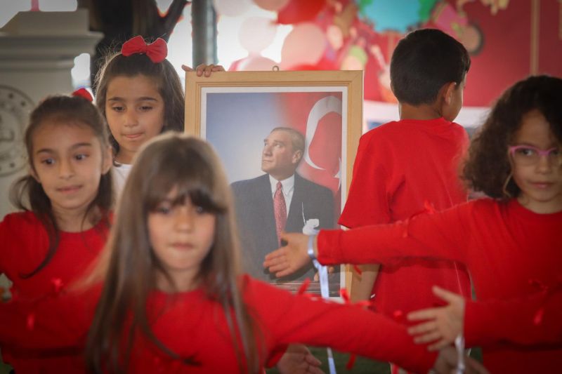 Türkiye Büyük Millet Meclisi’nin açılışının 105’inci yıl dönümü ve Ulusal Egemenlik ve Çocuk Bayramı ilçemizde büyük coşkuyla kutlandı. 