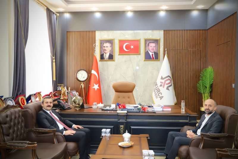Kaymakamımız Sayın Mert KUMCU , Çukurca Belediye Başkanımız Nazmi DEMİR’e veda ziyaretinde bulundu. 